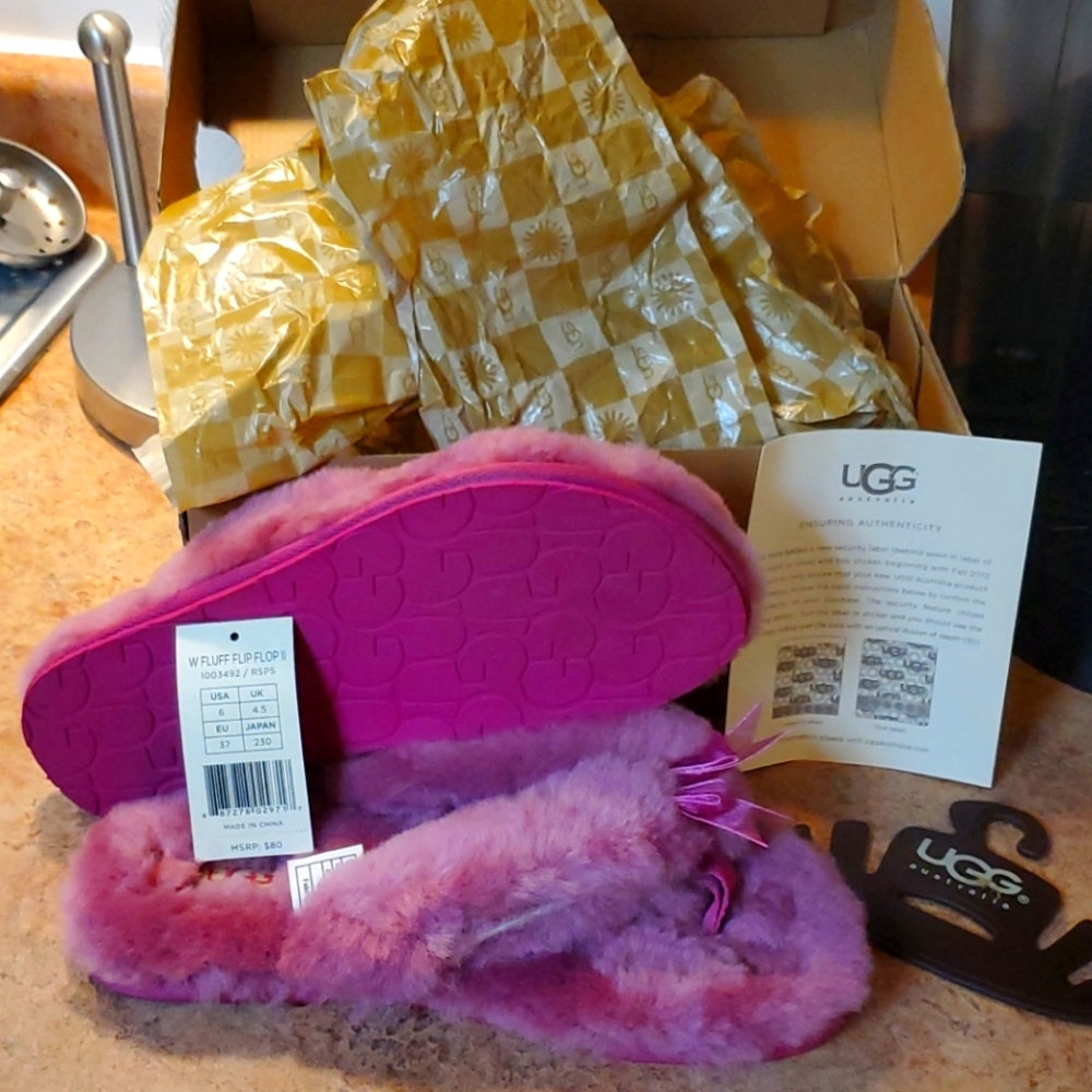 Uggs fluff flip flops
